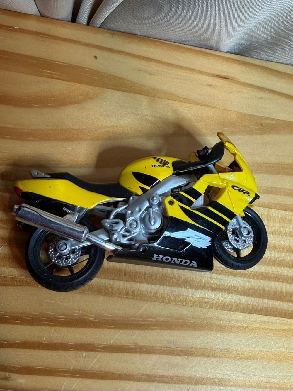 Lot of 9 Diecast Model Motorcycles 1:18 Maisto Ducati Honda Yamaha